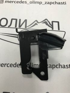 Крюк капота на Mercedes w204 Крюк капота на Mercedes w204